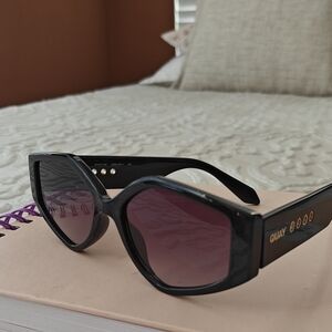 NWOT Quay Australia Black Sunglasses with Purple Tint